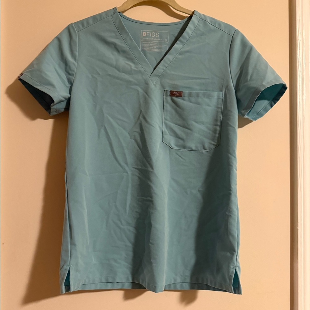 Figs women's seaglass V-Neck Short Sleeve scrub top